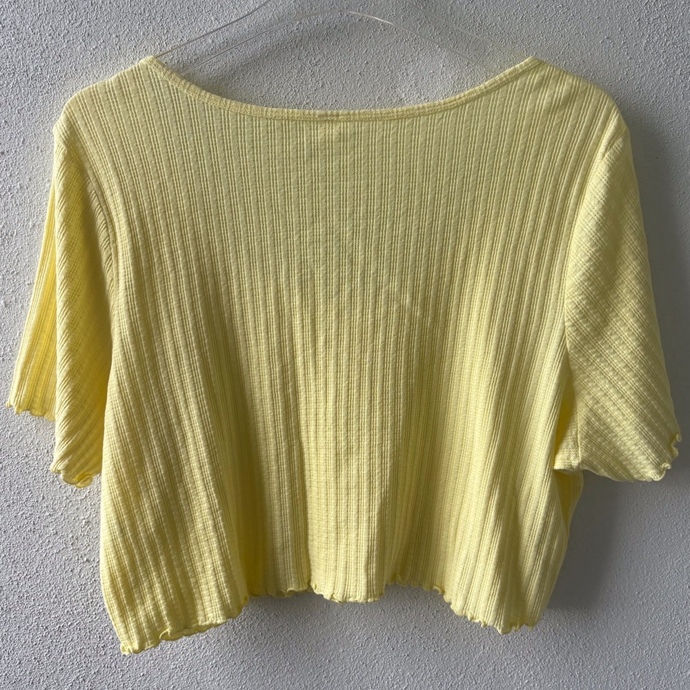 Yellow Short Sleeve Size 3X Crop Top Cotton Ruffle Edge Snap Closure Scoop Neck - Picture 3 of 9